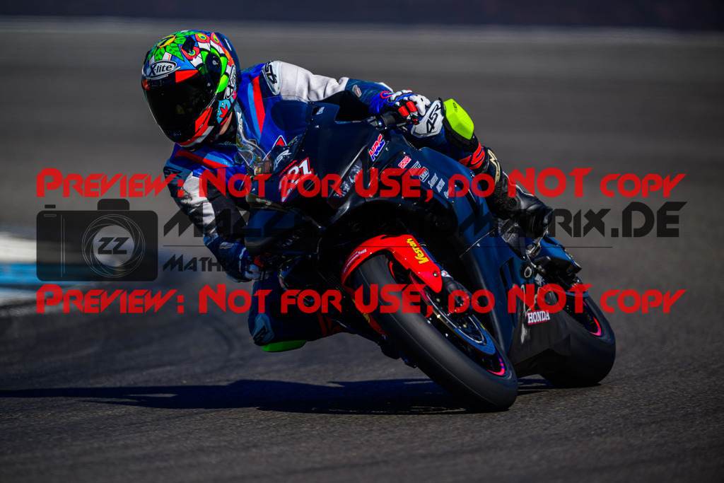 MaZZes_Fotomatrix_20250407_6007705_4035 | ROT