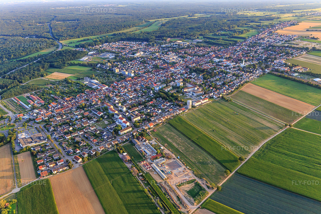 Luftbild: Ortsansicht von Nordosten in Kandel im Bundesland Rheinland-Pfalz in Deutschland. Foto: IMG_121065.jpg vom 23.07.2020 durch Werner Riehm/FLY-FOTO.de