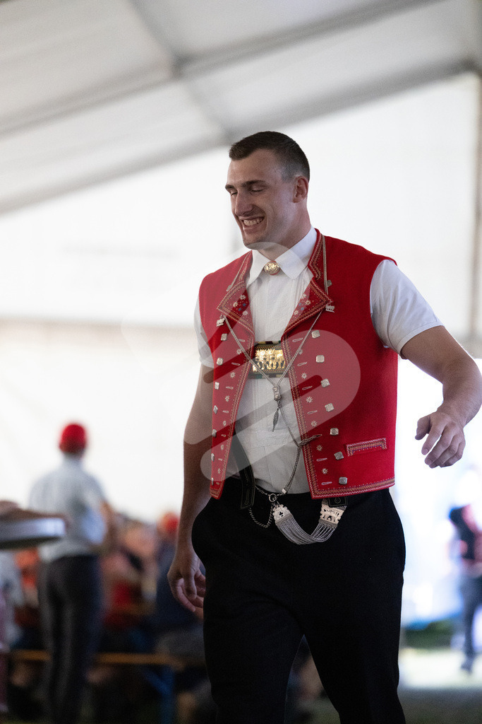 Rigi2025_3049 | Die Schwinger des Schwyzer Kantonalen Schwingerverbandes: Fotos, die Dynamik und Leidenschaft festhalten, sowie emotionale Momente aus dem traditionellen Schwingsport zeigen. - Realisiert mit Pictrs.com