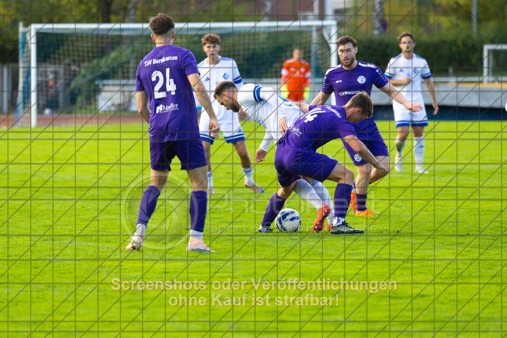 20261010_155042_0730_(c)_by_PhotoPeet | #,1.FC Eislingen (weiß) vs. TSV Bernhausen (lila), Fussball, Landesliga 2 - wfv, 11. Spieltag, Saison 2026/2027, Rasenplatz, Eichbachstation, Haldenstraße, 73054 Eislingen, 10.10.2026 - 15:30 Uhr,Foto: PhotoPeet / Sport- &amp; Eventfotografie / Peter Harich