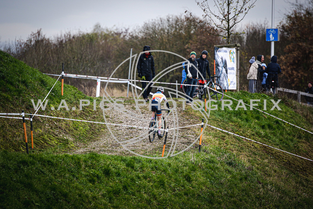 ..... | AUSTRIA, 24.11.24, 3.Radquerfeldein GP um das Sportzentrum Gunskirchen Image shows: Photo: Wapics / Andreas Willdoner