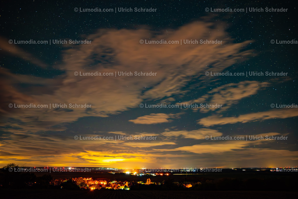 10049-13016 - Nächtliches Lichtspiel | Stockfoto und Bilderpool mit Bildmaterial aus Deutschland, dem Harz, Halberstadt, Quedlinburg, Wernigerode und weltweit. Qualitativ hochwertige und professionelle Fotos anschauen und kaufen. - Realisiert mit Pictrs.com
