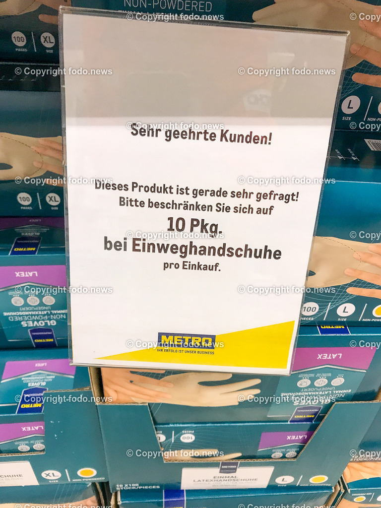 Corona_ 5 Jahre Covid Lockdown_ 15.03.2025-7 | 15.03.2025, Linz, AUT, Corona, 5 Jahre Covid Lockdown, im Bild Stadtansichten, Themenbild, Einkauf, Einweghandschuhe, Schild, Hinweis