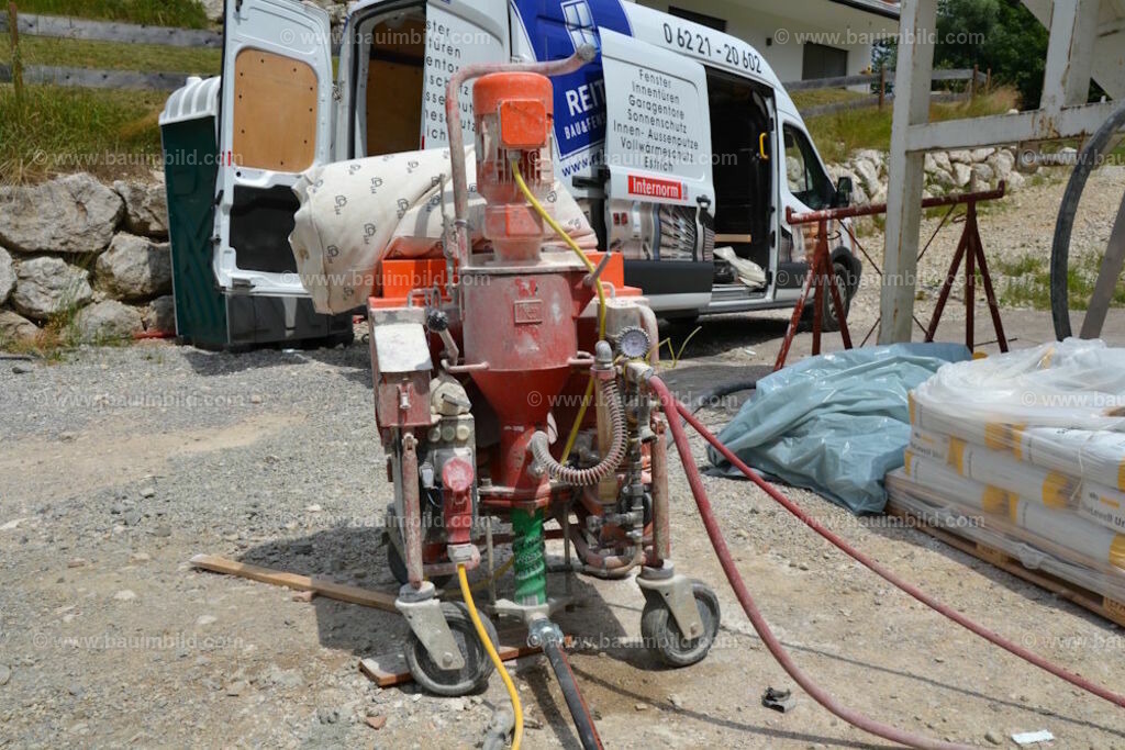 bib-lg18-putzarbeiten-0261 | Nach LV-Leistungsgruppen sortierte Detailfotos über den Bau eines Hauses. Alle Hausbau-Bilder direkt vom Urheber und Autor der Website Haus-Selber-Bauen.com