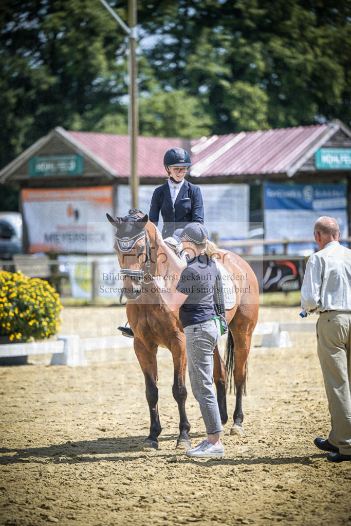 DOS_5592 | Entdecke hochwertige Reitturnierfotos von Foto Oger. Professionell, emotional und authentisch – jetzt Lieblingsmomente im Shop bestellen.Deutschlandweite Turnierfotografie. - Realisiert mit Pictrs.com