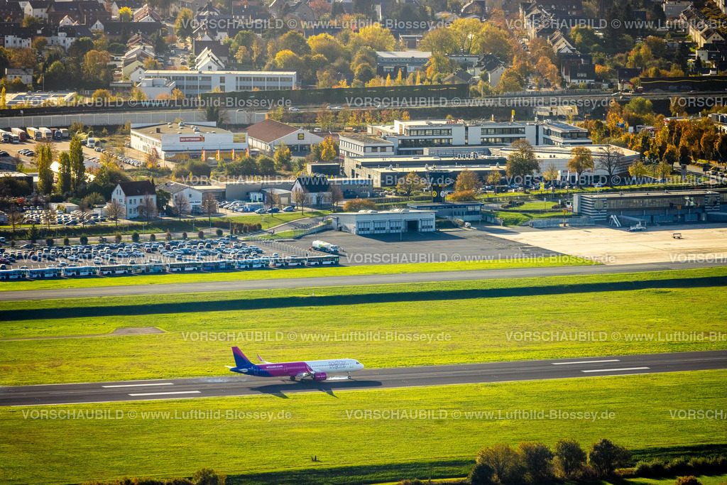 Dortmund221015102Flughafen | Luftbild, Flughafen Dortmund Airport, landendes Flugzeug, wizzair, Wickede, Dortmund, Ruhrgebiet, Nordrhein-Westfalen, Deutschland