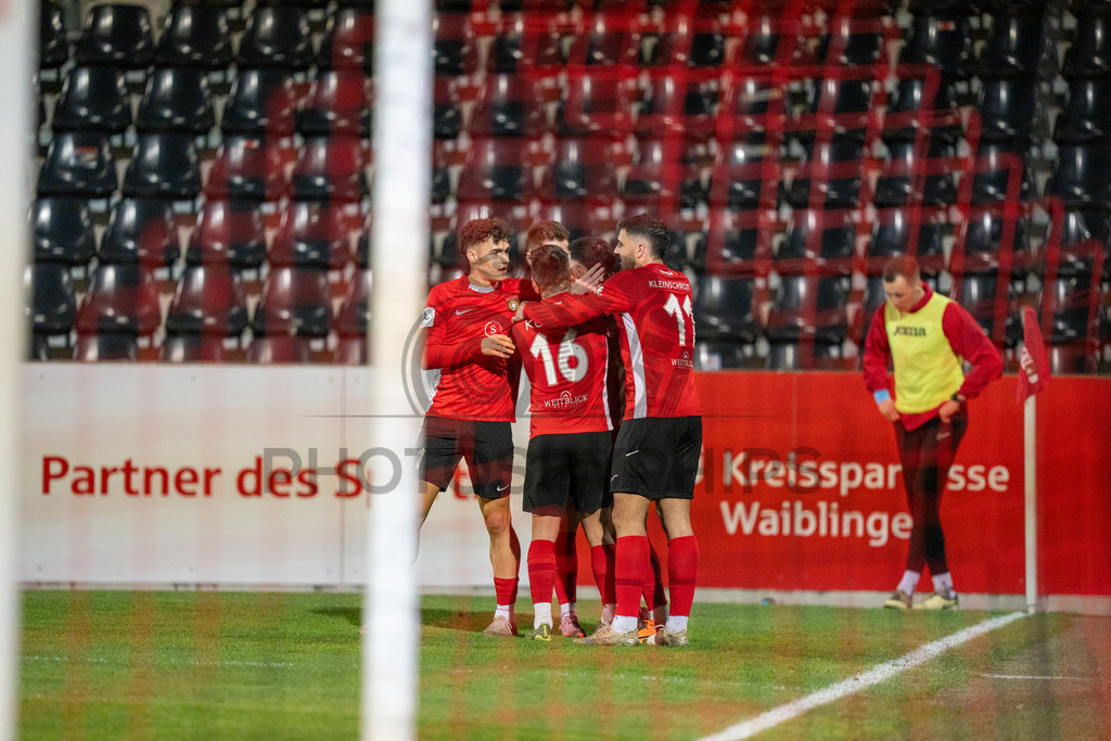 SG Sonnenhof Grossaspach vs. TSV Steinbach Haiger, Fussball, Regionalliga Suedwest, 25. Spieltag, 20.03.2026 | Kollektiver Torjubel nach dem Treffer zum 4:1 durch Mert Tasdelen (SG Sonnenhof Großaspach, #10),SG Sonnenhof Grossaspach vs. TSV Steinbach Haiger, Fussball, Regionalliga Suedwest, 25. Spieltag, 20.03.2026Foto: photosbyphips/Philip Ziegler