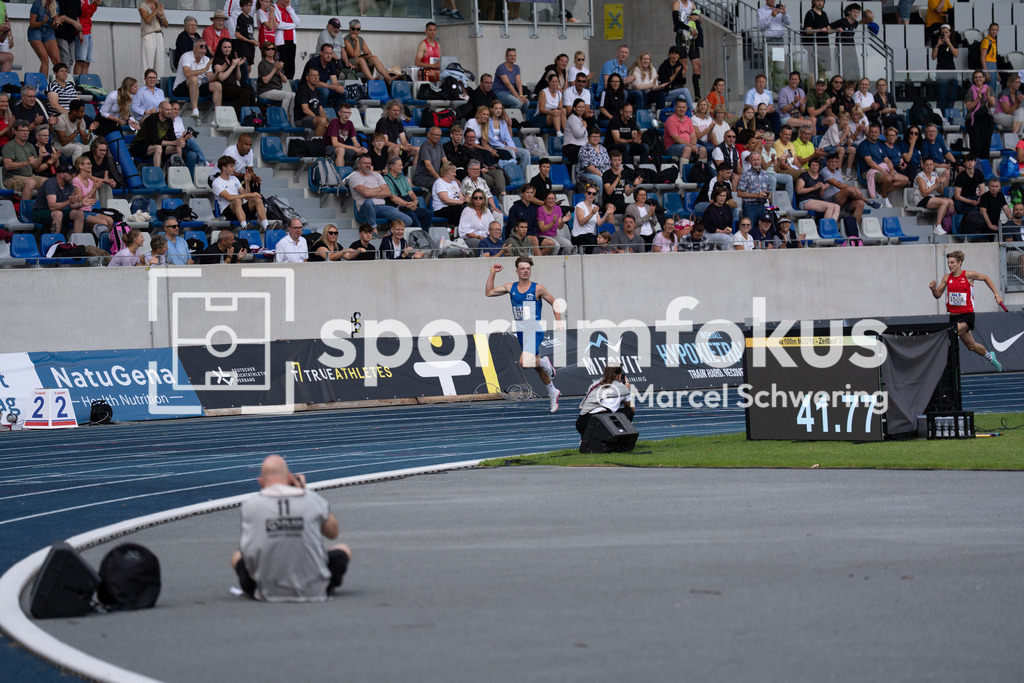 DM U23 U18 Bochum 2026 | Danilo Hübner (LAC BERLIN) beim Zieleinlauf bei den Deutschen Meisterschaften der U18 &amp; U23 2026 im Lohrheidestadion in Bochum-Wattenscheid. - Realisiert mit Pictrs.com