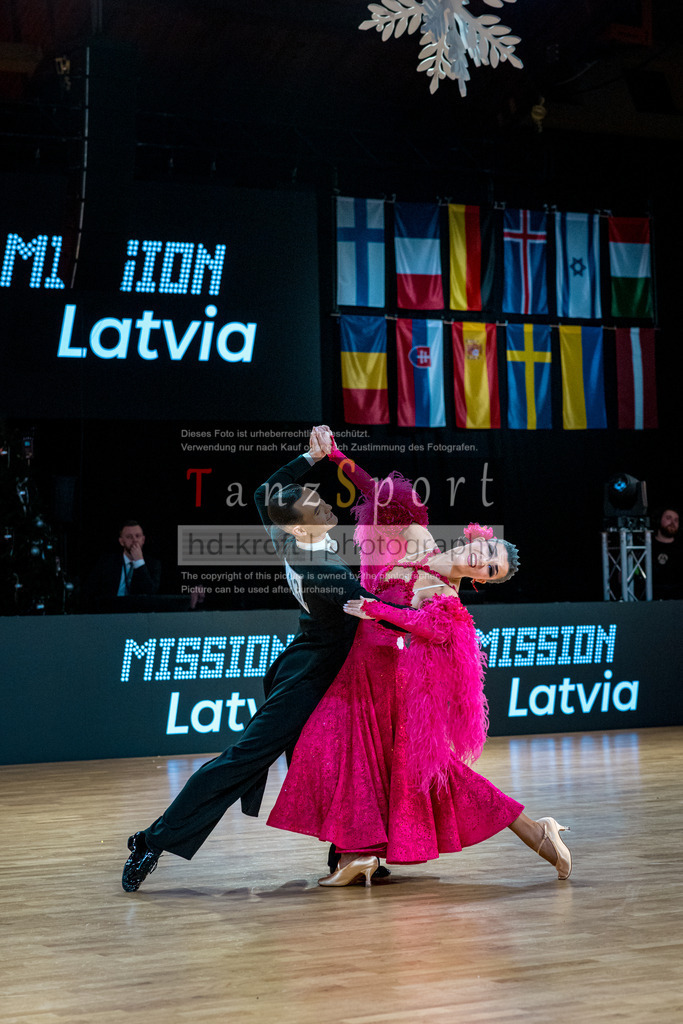 20251212_WDSF_World_Ch_Cup_RS-Std_1470-2 | Tanzsportbilder, Standardtanz, Lateintanz, WDSF, DTV, LTVB, dancecomp, goc, hessen tanzt, blaues band der spree, walzer, tango, wiener walzer, slowfox, quickstepp, samba, rumba, cha-cha-cha, paso doble. jive, hd-kroft photography, turniertanzsport