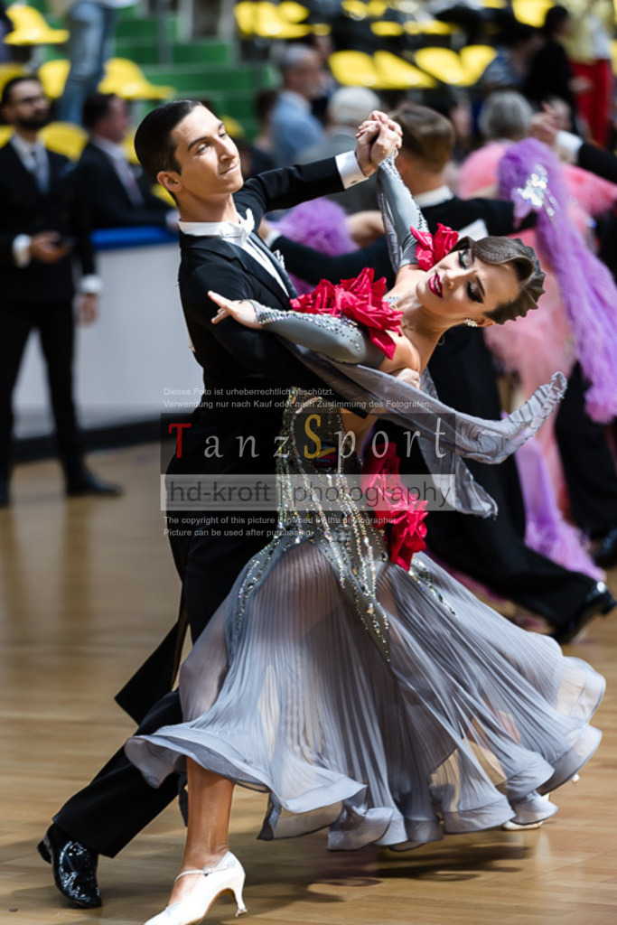 20250517_HessenTanzt_WDSF_IntOpen_Std_0586 | Tanzsportbilder, Standardtanz, Lateintanz, WDSF, DTV, LTVB, dancecomp, goc, hessen tanzt, blaues band der spree, walzer, tango, wiener walzer, slowfox, quickstepp, samba, rumba, cha-cha-cha, paso doble. jive, hd-kroft photography, turniertanzsport