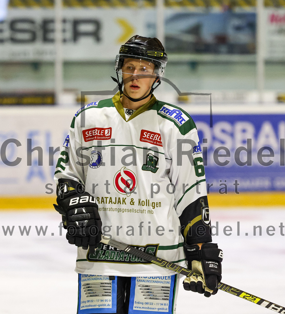 2022-09-09_057_TSV_Erding_gegen_Deggendorfer_SC | Erding, Deutschland, 09.09.2022:
Eishockey, Bayernliga 2022 / 2023, Testspiel, TSV Erding gegen Deggendorfer SC, Endergebnis: 2:5

Mario Strobl (Erding Gladiators, #62)

Foto: Christian Riedel / fotografie-riedel.net
