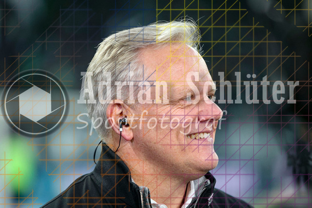 Borussia Mönchengladbach vs SC Freiburg - Bundesliga  | Mönchengladbach, Deutschland, 05.10.25:   Geschäftsführer DR. STEFAN STEGEMANN lächelt, lacht  waehrend des Spiels der Bundesliga zwischen Borussia Mönchengladbach vs SC Freiburg im Stadion im Borussia Park(Foto von Brauer-Fotoagentur / Adrian Schlueter)