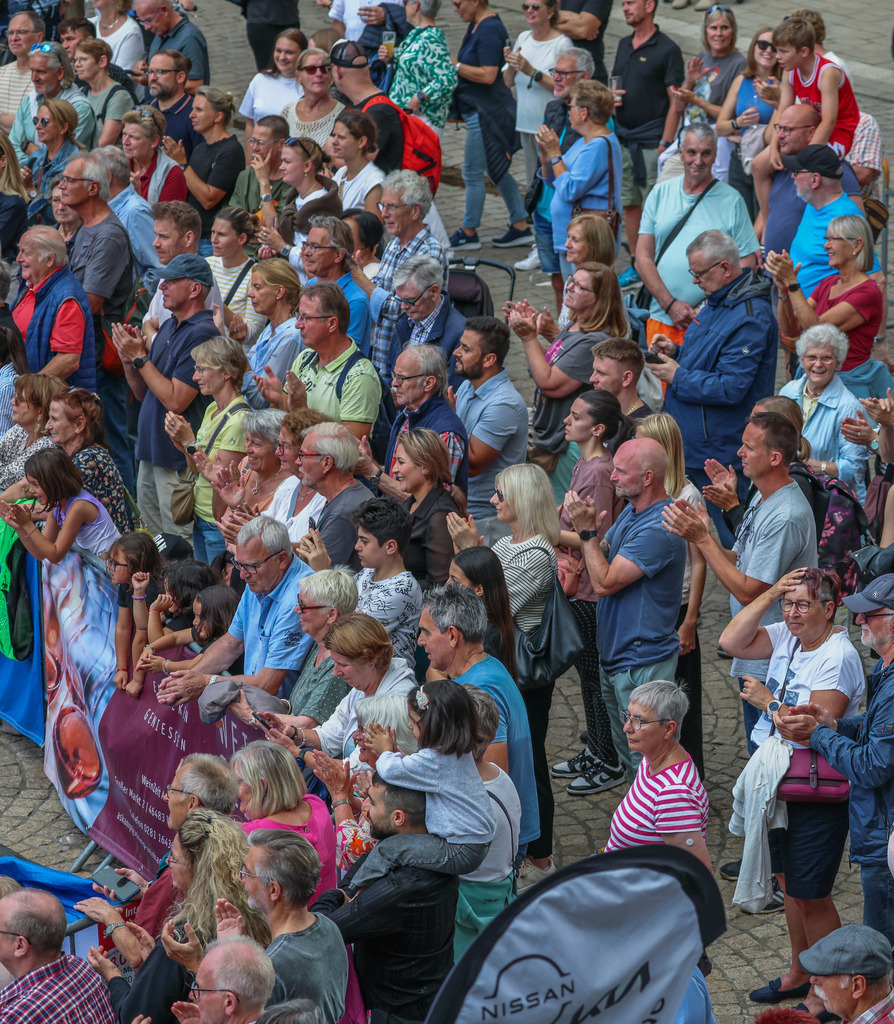 top-top.de-250828-214 | Foto, Video, Fotografie, Videografie, Fotobox, DJ, Discjockey, Musik, Musikbox, Veranstaltung, Photobooth, Amazon, Ebay, Buchtipp, Bestseller, Autor, Verlag, Buch, Wesel, Hamminkeln, NRW, Dinslaken, Rees, Drohne, Hochzeit, Party, Fotobox, Wesel, Fotograf