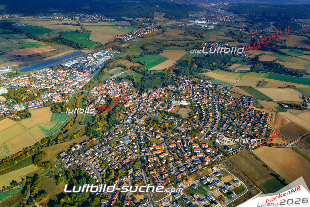 Das Luftbild der Stadt Kueps wurde 2018 vom Flugzeug heraus erstellt (keine Drohne) Aufnahmehöhe ca.400 Meter- hohe Auflösung für beste Druck-Qualität