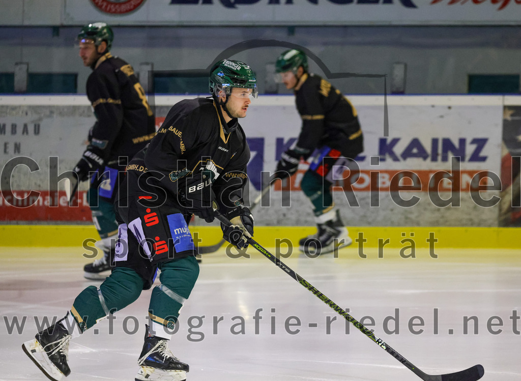 2025-12-28_002_TSV_Erding_gegen_onesto_Tigers_Bayreuth | Erding, Deutschland, 28.12.2025:Eishockey, Oberliga Süd 2025 / 2026, 31. Spieltag, TSV Erding gegen onesto Tigers Bayreuth, Endergebnis: 6:5 n.V.Jesse Kauhanen (Erding Gladiators, #4)Foto: Christian Riedel / fotografie-riedel.net