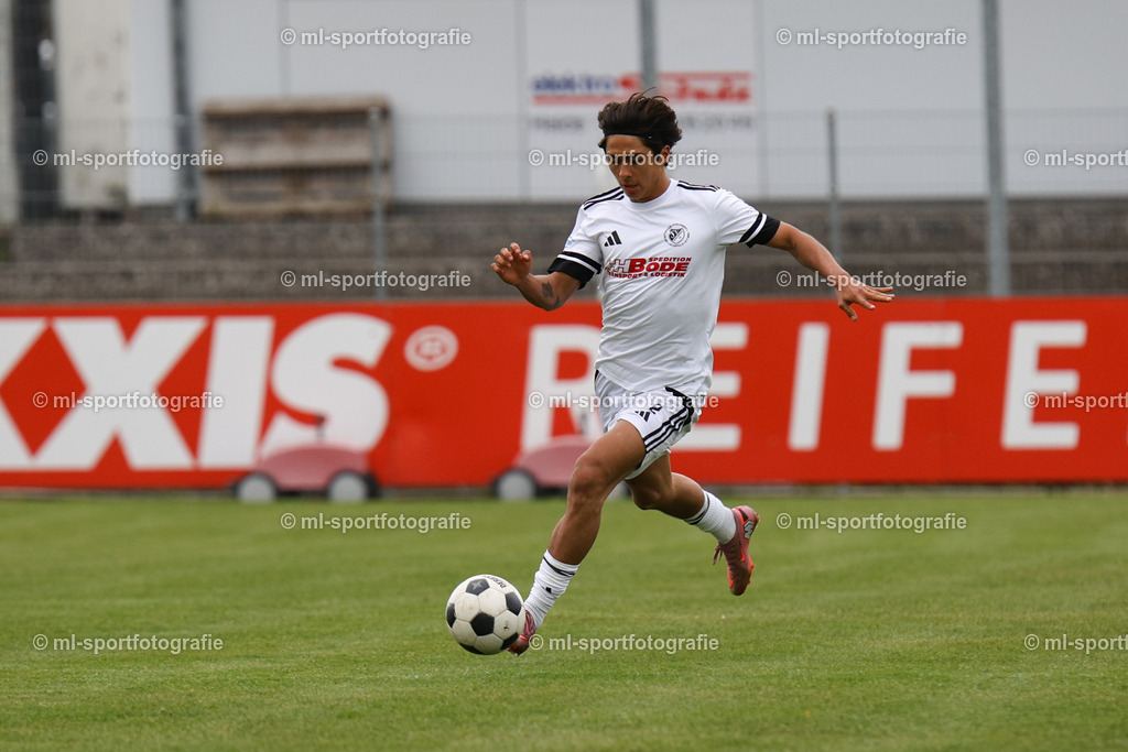 Fußball I Herren I Saison 2025/2026 I Oberliga Schleswig-Holstein I 27. Spieltag I Heider SV - SV Preußen 09 Reinfeld | Antonius Jasmund (32, SV Preußen 09 Reinfeld) - Realisiert mit Pictrs.com
