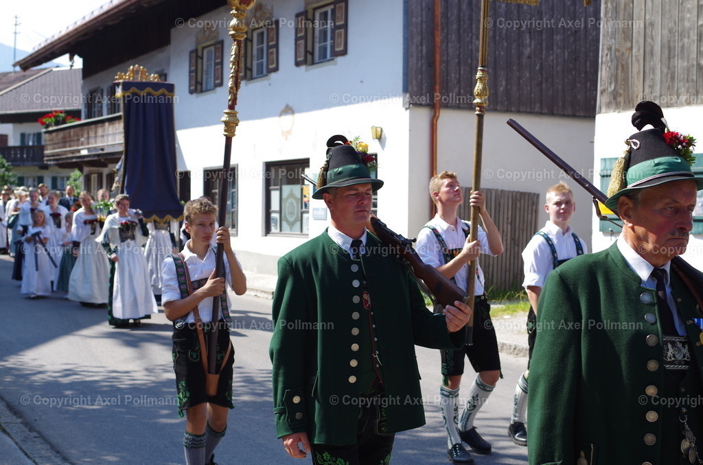 IMGP3809 | fotografiert von Axel PollmannLeonhardi Wallfahrt Benediktbeuern und Murnau, Fronleichnam, Fasching, Landschaft im Loisachtal und Benediktbeuern  - Realisiert mit Pictrs.com