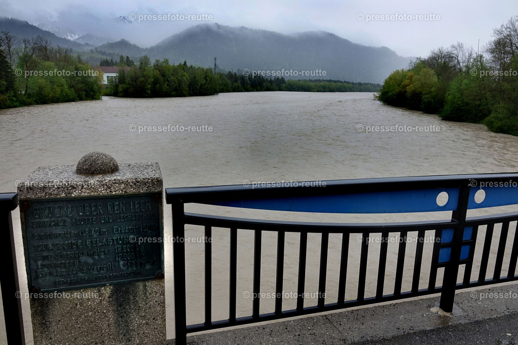 welltvi-Lechbruecke_Reutte-Lechaschau-Hochwasser-21052019-DSD01470 | Info aus dem Bezirk Reutte/Ausserfern Tirol sowie eine umfangreiche Bilddatenbank über die gesamte Region: Lechtal, Talkessel Reutte, Tannheimertal, Zwischentoren. Lech, Plansee, Zugspitze, Grenztunnel, B179, Fernpassstraße, Verkehr, Lawinen, Tradition, - Realisiert mit Pictrs.com