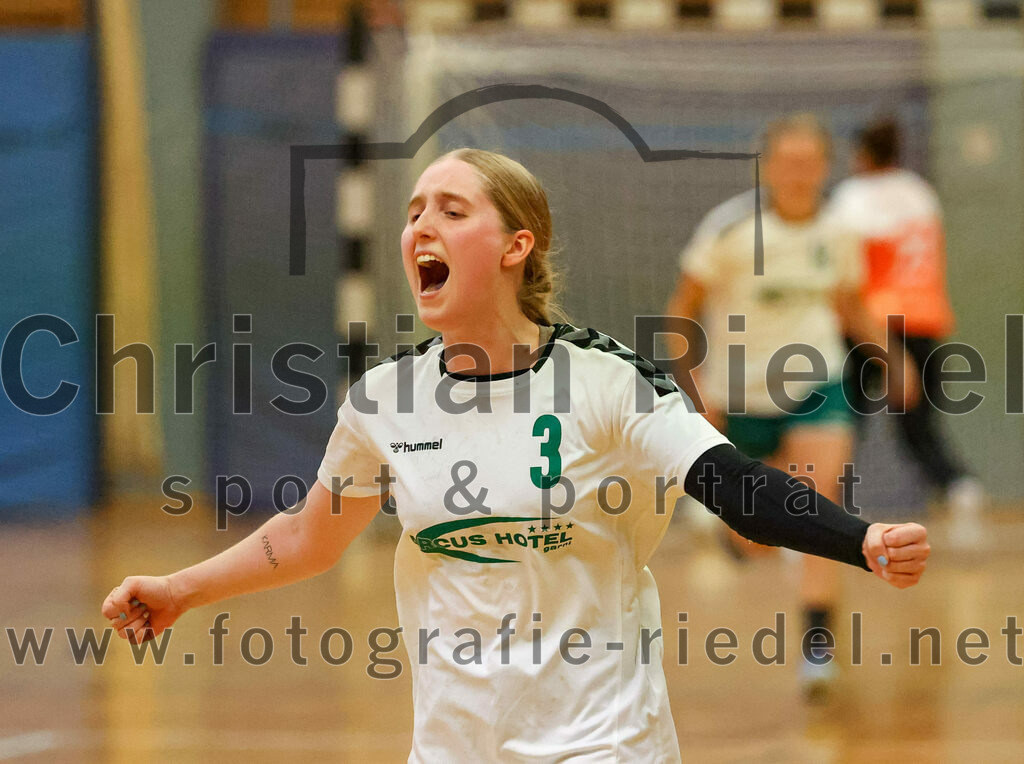 2023-09-16_124_TSV_Vaterstetten_gegen_SV_Muenchen_Laim | Baldham, Deutschland, 16.09.2023:
Handball, Bayernliga Frauen Staffel Süd 2023 / 2024, 1. Spieltag, TSV Vaterstetten gegen SV München Laim, Endergebnis: 23:34

Johanna Bayerlein (TSV Vaterstetten, #3)

Foto: Christian Riedel / fotografie-riedel.net