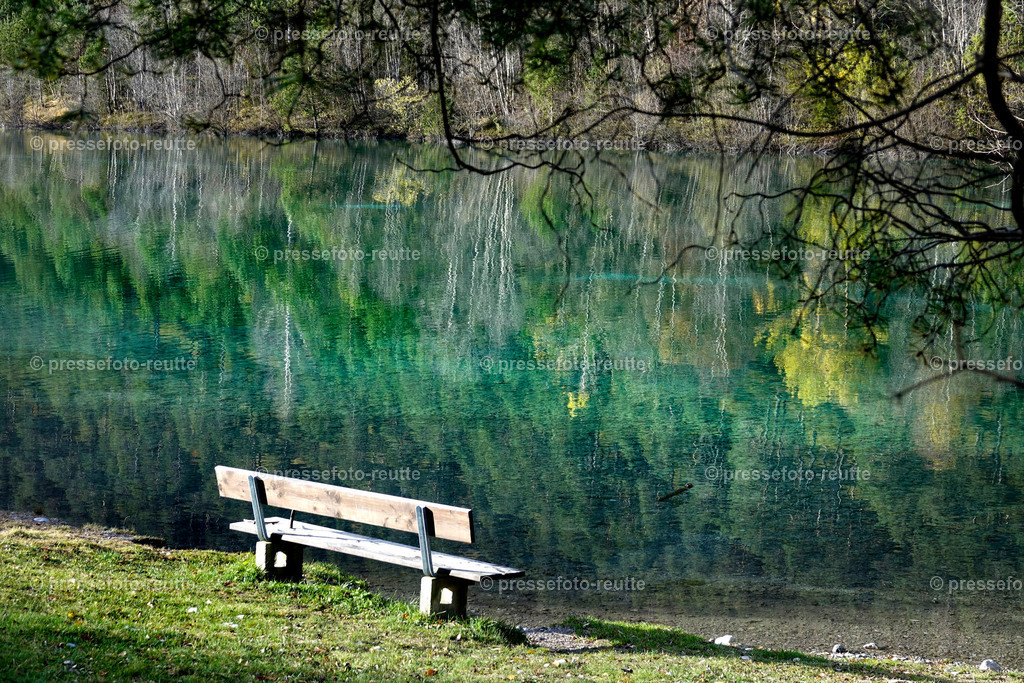 welltvi-Weissenbach_Baggersee-Herbst-04112017-_DSC1914 | Info aus dem Bezirk Reutte/Ausserfern Tirol sowie eine umfangreiche Bilddatenbank über die gesamte Region: Lechtal, Talkessel Reutte, Tannheimertal, Zwischentoren. Lech, Plansee, Zugspitze, Grenztunnel, B179, Fernpassstraße, Verkehr, Lawinen, Tradition, - Realisiert mit Pictrs.com