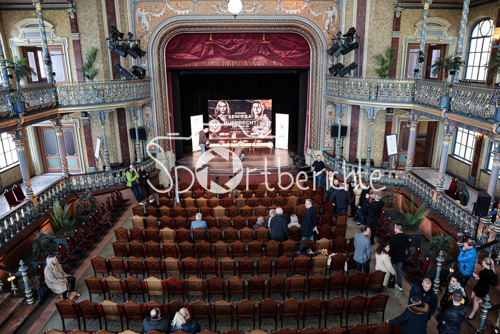 Seniesa Estrada - Tina Rupprecht/ Pressekonferenz | Das Kurhaus in Goeggingen ist Gastgeber fuer die offizielle Pressekonferenz von Tina Rupprecht