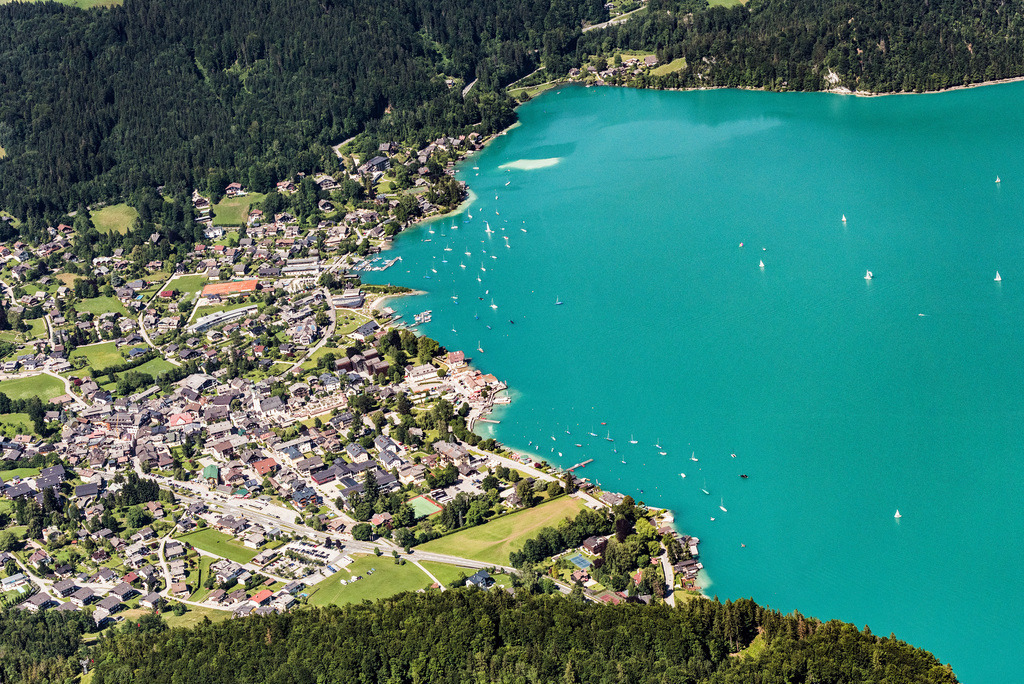 dr__0010226.jpg | SANKT GILGEN 05.07.2017 Dorfkern an den See- Uferbereichen des Wolfgangsees in Sankt Gilgen in Salzburg, Österreich. // Village on the lake bank areas of Wolfgangsees in Sankt Gilgen in Salzburg, Austria. Foto: Daniel Reiter