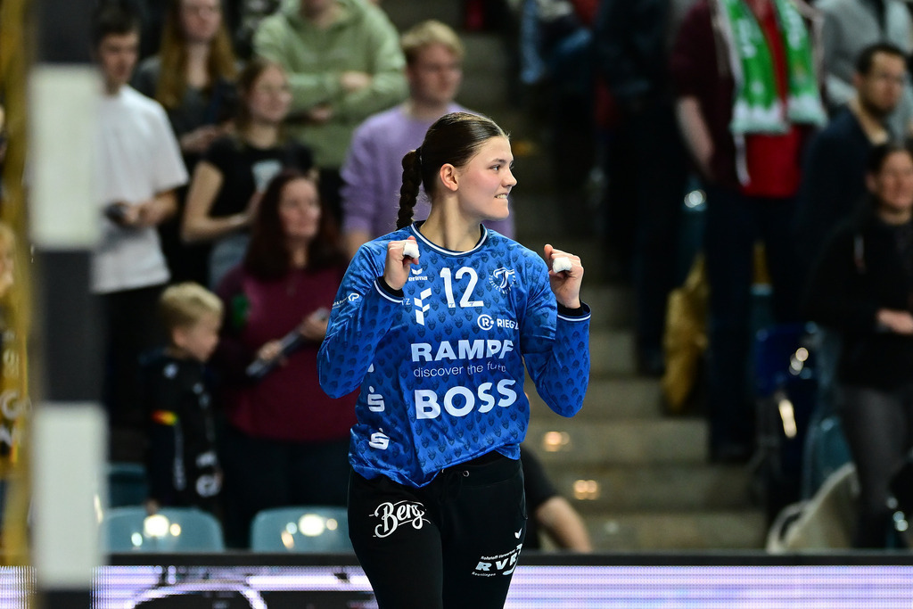 Handball I Frauen I Saison 2024-2025 I 1. HBF I 12. Spieltag I VfL Oldenburg - TuS Metzingen | Der Sportfotograf. - Realisiert mit Pictrs.com