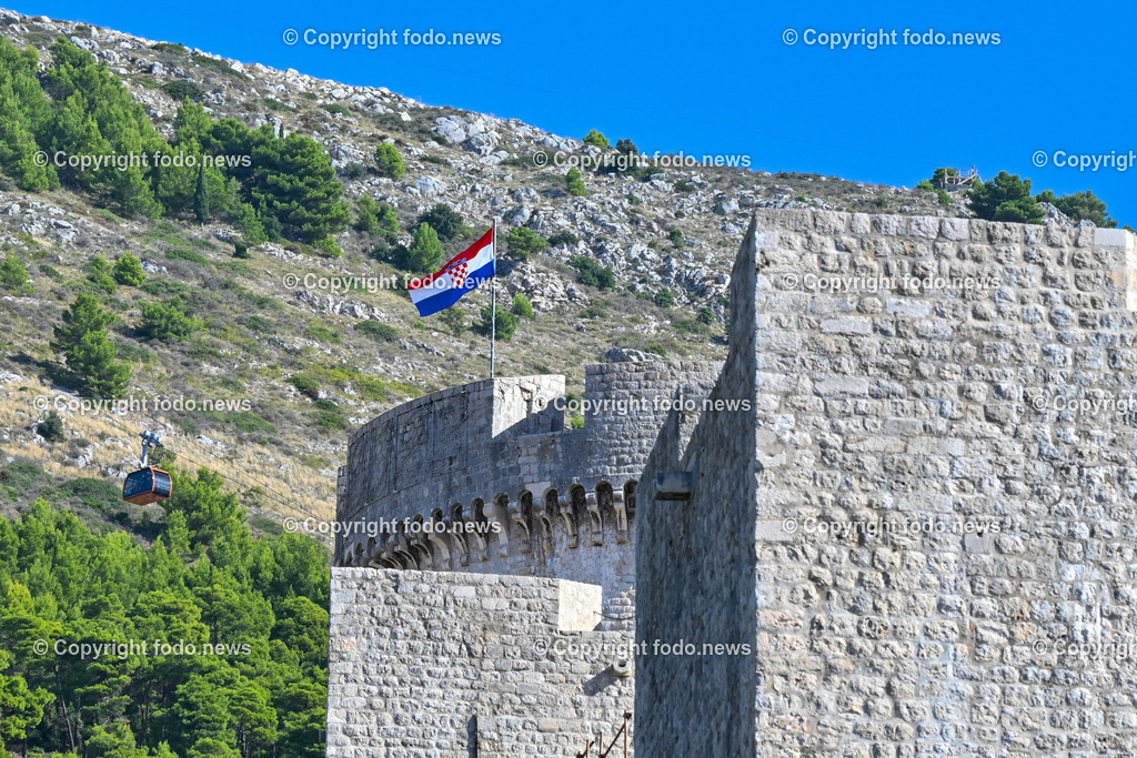 Kroatien_ Dubrovnik_ 11.10.2023-109 | 11.10.2023, Kroatien, HRV, Dubrovnik im Bild Gastronomie, Tourismus, Touristen, Sehenswuerdigkeiten, Stadtansichten



eine Stadt im suedlichen Kroatien an der Adriakueste in der Gespannschaft Dubrovnik-Nereveta. Die Altstadt wurde im Jahr 1979 von der UNESCO in die Liste des Weltkulturerbes aufgenommen.