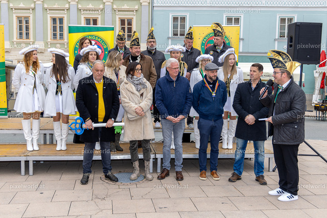 Faschingswecken am Hauptplatz | Bildershop von pixelworld.at - Realisiert mit Pictrs.com