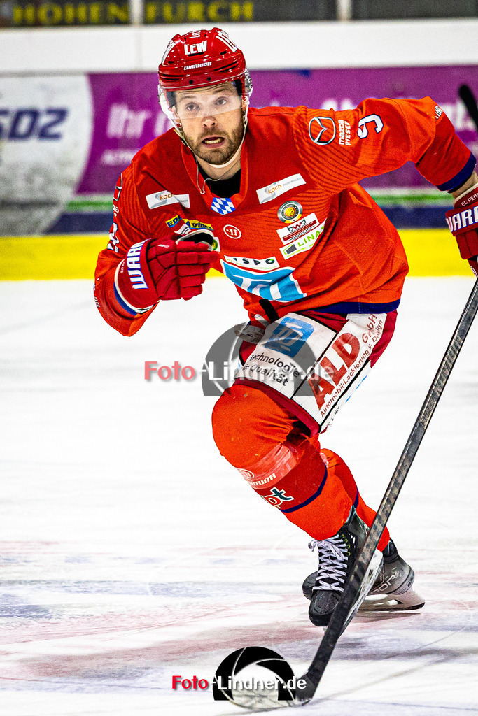 EC Peiting vs EV Füssen | Eishockey Oberliga Süd 2023/2024, EC Peiting vs EV Füssen, 20240112,
Felix BRASSARD (ECP 8) in Aktion,
2024-01-12 in Peiting (Eisstadion)
9 Brett OUDERKIRK (ECP 9)
Copyright: WolfgangxLindner foto-lindner.de