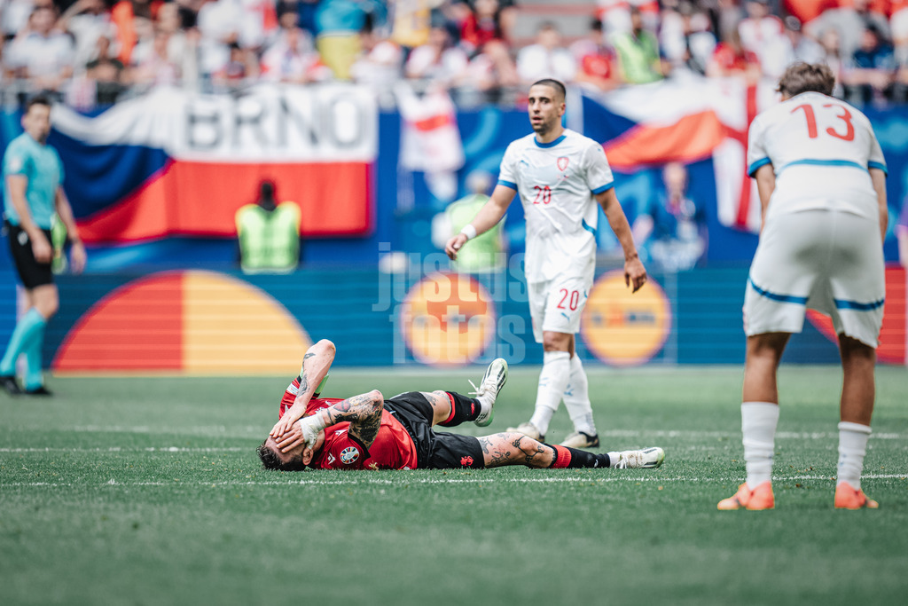 Fußball | Herren | UEFA-Fußball-Europameisterschaft 2024 | Gruppe B | Kroatien vs. Albanien | 19.06.2024 | Guram Kashia (#4, Georgien) am Boden enttäuscht nach dem Abpfiff