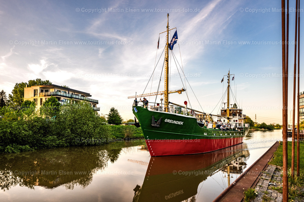 Stade Greundik Museumsschiff auf der Schwinge_ELS_5995010525 Kopie | Fotos aus den Touristenorten aus Norddeutschland. - Realisiert mit Pictrs.com