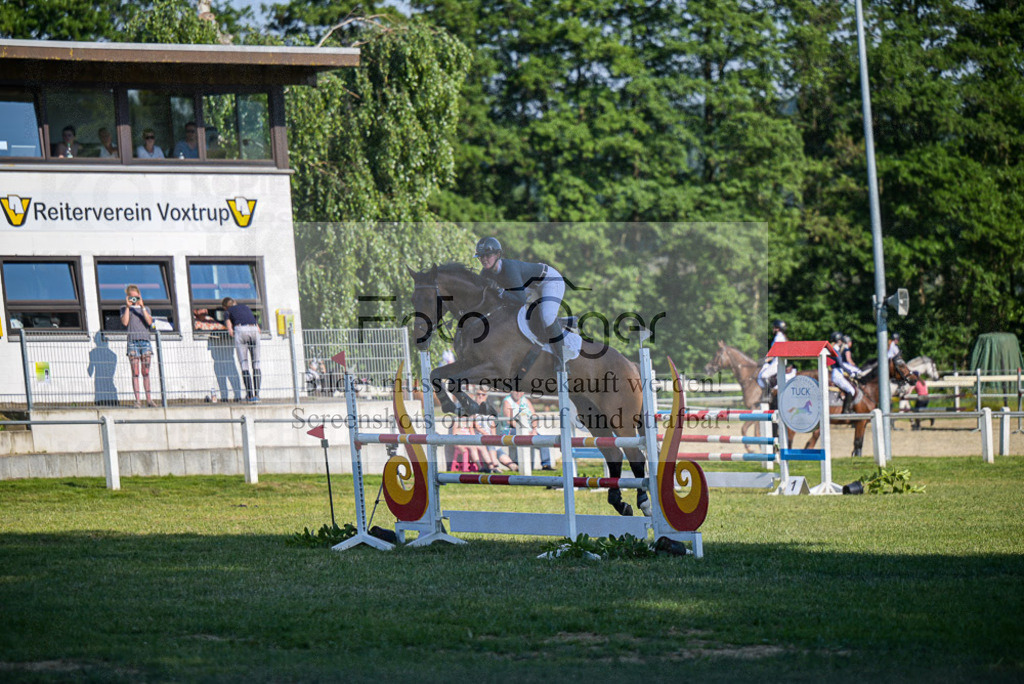 Reitturnier Voxtrup | Entdecke hochwertige Reitturnierfotos von Foto Oger. Professionell, emotional und authentisch – jetzt Lieblingsmomente im Shop bestellen.Deutschlandweite Turnierfotografie. - Realisiert mit Pictrs.com