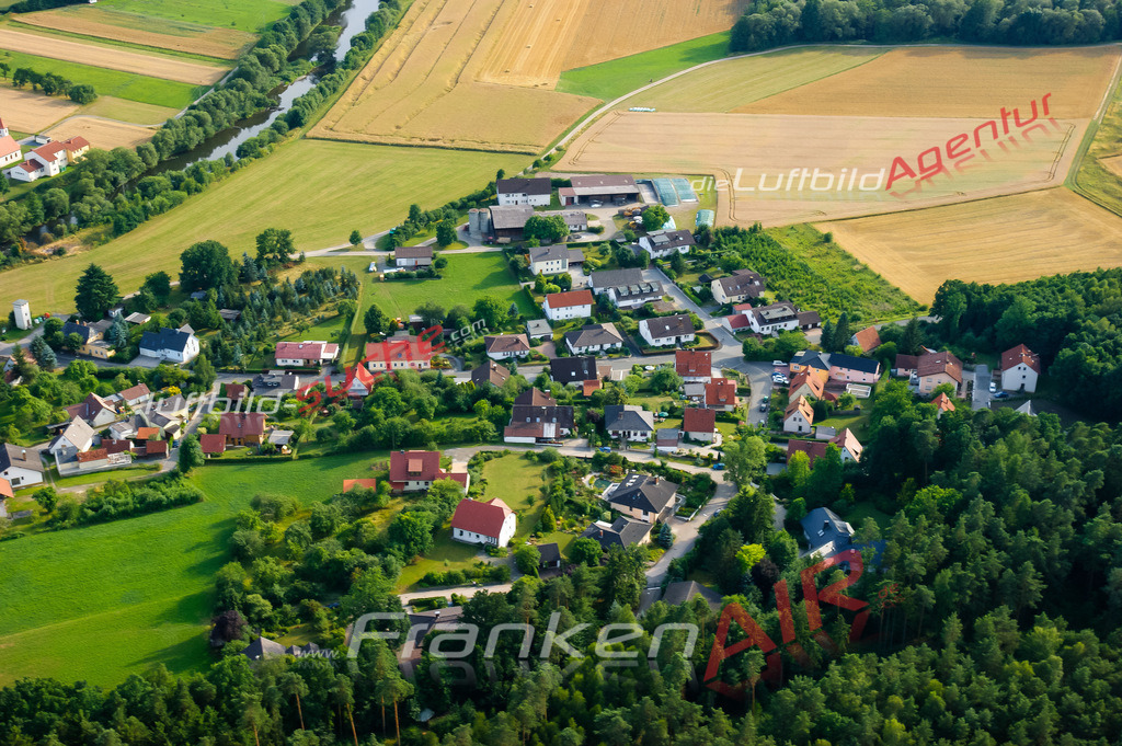 Luftbild von Unterlangenstadt Redwitz - Luftaufnahme wurde 2008 von https://frankenair.de mittels Flugzeug (keine Drohne) erstellt - die Geschenkidee