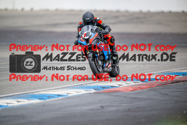 MaZZes_FotoMatrix_240702_6007705_8371 | WEISS