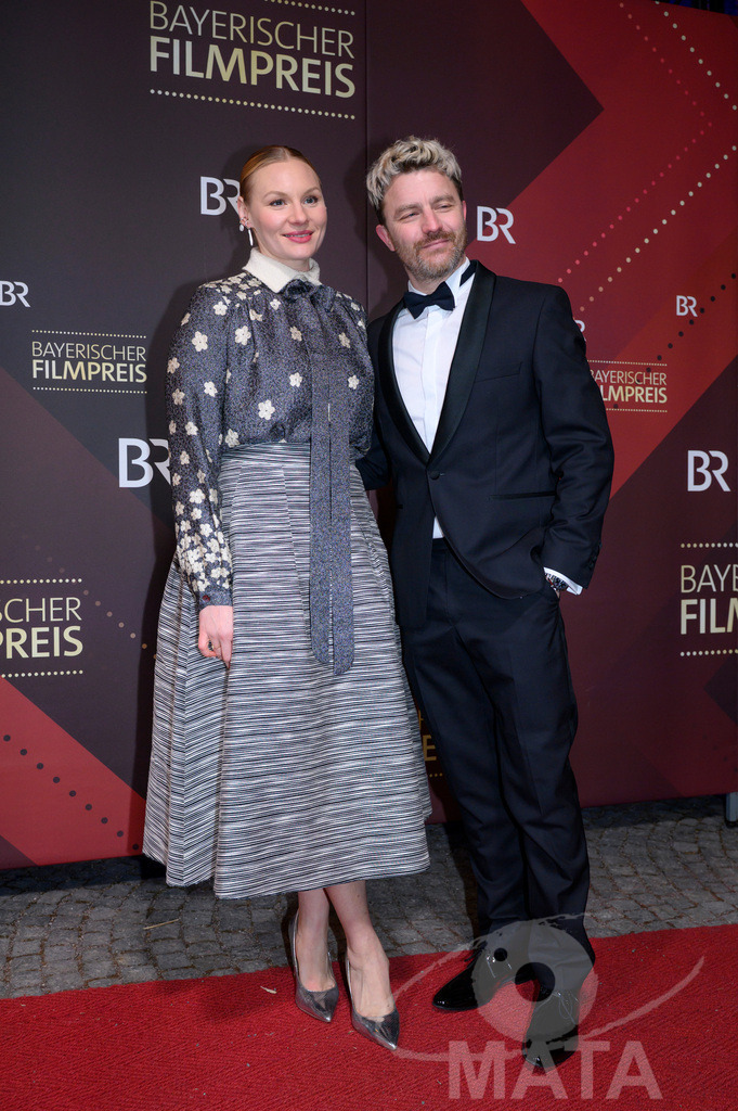 _DWI5361 | Friedrich Mücke und Rosalie Thomass bei der Verleihung des 47. Bayerischen Filmpreises 2026  im Prinzregententheater. München, Deutschland. Der Bayerische Filmpreis wird seit 1979 von der Bayerischen Staatsregierung verliehen, um die Bedeutung des Kinofilms als Kulturgut herauszustellen - Realisiert mit Pictrs.com