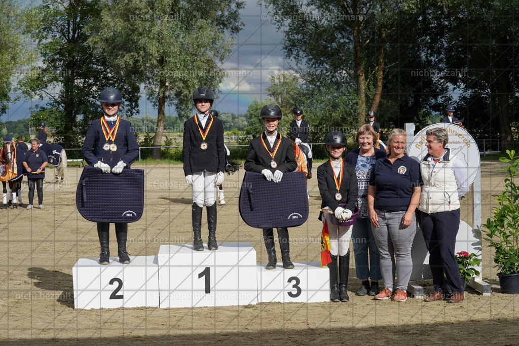 20240630-FAH02541 | Turnierbilder Schwabmünchen, Dressurbilder, Springreitturnier, Reitsportbilder, Turnierfotografen Bayern, Turnierfotograf