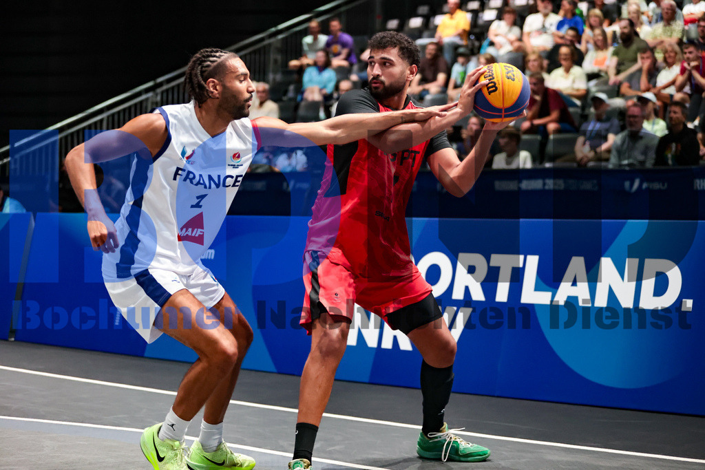 SES_TTG3X320250718-1785 | bond - Realisiert mit Pictrs.com