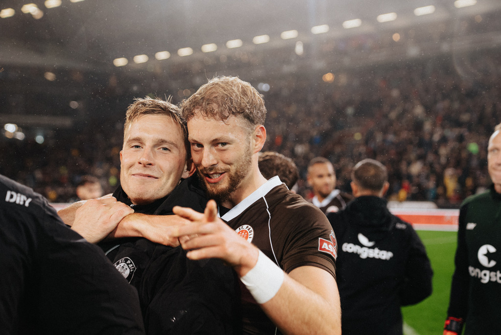 DSC01167 | Der offizielle Shop für FC St. Pauli Fotos. Wähle aus Spielszenen & Fanmomenten dein FCSP Wunschformat. Wir liefern Millerntor-Atmosphäre.