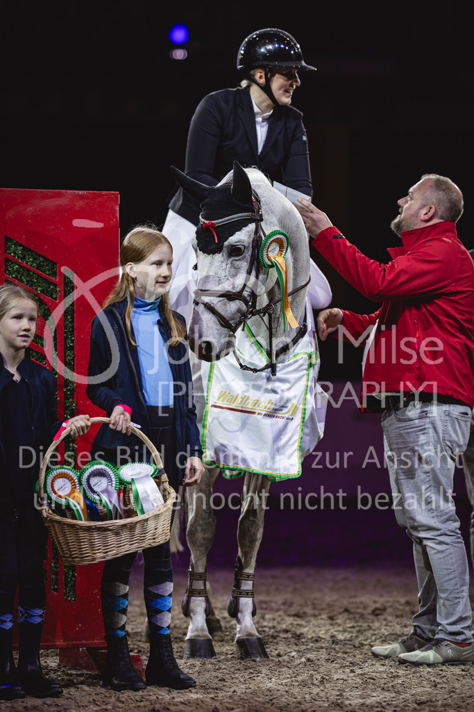 241102_Oldenburg_FinaleWaldbach-187 | Deine schönsten Turniermomente als professionelle Fotos! Entdecke hochwertige Pferdesport-Fotografie im Online-Shop. Jetzt Fotos finden & bestellen!