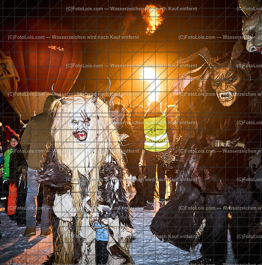 _ALP8377_NACHTderBALLONE_Lackenhof_Gaminger Oetscherteufel | ... mit dem Ballonsportclub Ötscherland aus Wieselburg, der Bergrettung Lackenhof mit einer Schauübung, der Perchtengruppe 'Gaminger Ötscherteufeln' und dem Musikverein Lackenhof, die Ballonfahrer spendeten ihre Gage in diesem Jahr dem schwer verunglückten Gerald Bernreiter alias 'KLEX' der erst nach der ReHa und einem Umbau seines Hauses in Lackenhof frühestens im Mai 2026 wieder nach Hause kommen kann, So 28. Dezember 2025.