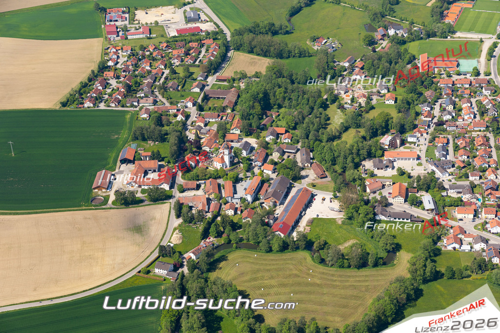 Aktuelles Luftbild von  Lengdorf - Die Luftaufnahme wurde 2021 mittels UL-Flugzeug erstellt ( keine Drohne ) - hochauflösende Kamera-Systeme von  Canon -Beste Qualität - Für grossformatige Ausdrucke geeignet. Die Geschenkidee !