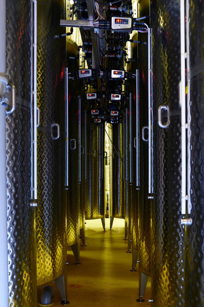 Weingut Wieninger Weinkeller | Wien, Austria - April 27, 2017: Weingut Wieninger, Stahltanks im modernen Weinkeller. - Realisiert mit Pictrs.com
