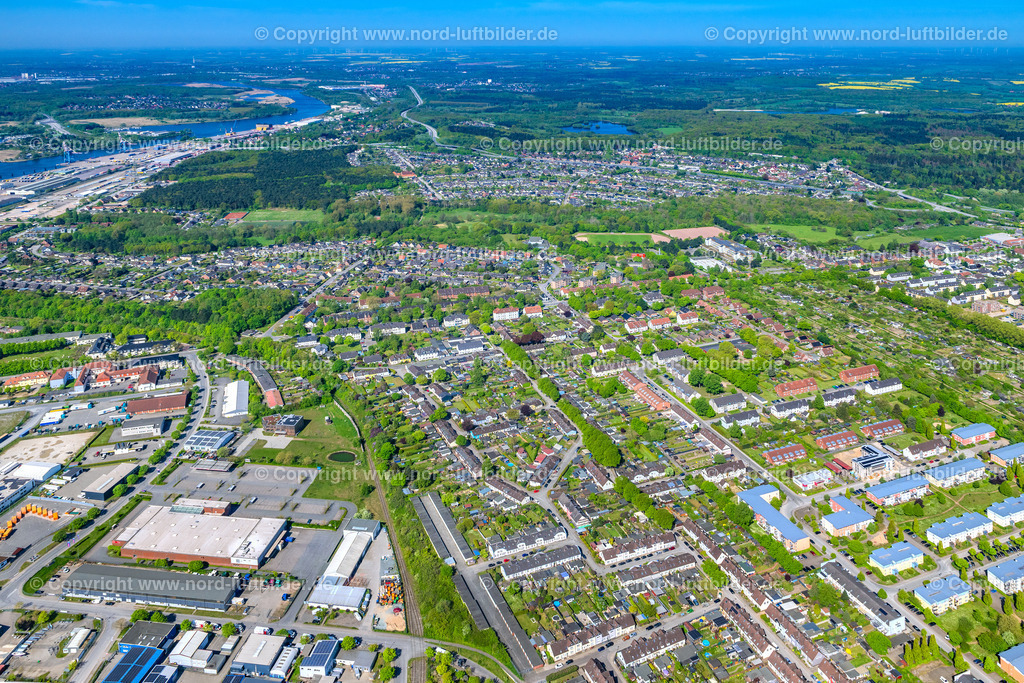 Kücknitz_Dummersdorf_ELS_4968010524 | LüBECK 01.05.2024 Wohngebiet der Mehrfamilienhaussiedlung an der Tannenbergstraße im Ortsteil Dummersdorf in Kücknitz an der Ostseeküste im Bundesland Schleswig-Holstein, Deutschland. // Residential area of the multi-family house settlement on street Tannenbergstrasse in the district Dummersdorf in Kuecknitz at the baltic sea coast in the state Schleswig-Holstein, Germany. Foto: Martin Elsen
