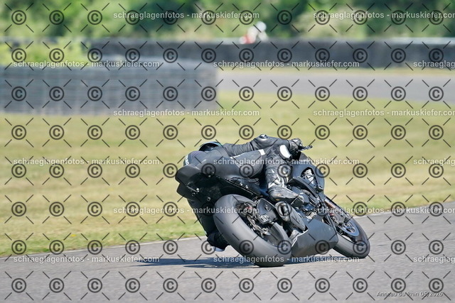 26BT02-0249 | markuskiefer.com - Realisiert mit Pictrs.com