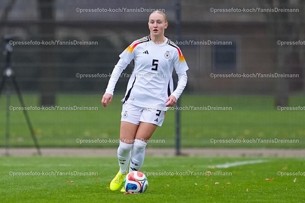 xYDRx26112502019 | 26.11.2025, xydrx, Fußball, Länderspiel, EM-Qualifikation U19-Frauen, Belgien - Deutschland, Sportschule Wedau: Luzie Zaehringer (GER #5)