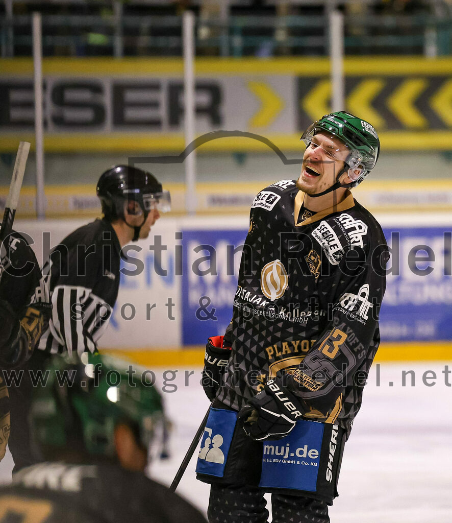 2024-02-23_035_TSV_Erding_gegen_ERSC_Amberg | Erding, Deutschland, 23.02.2024:
Eishockey, Bayernliga Playoffs 2023 / 2024, 3. Spieltag, TSV Erding gegen ERSC Amberg, Endergebnis: 2:3 n. V.

Michael Franz (Erding Gladiators, #13)

Foto: Christian Riedel / fotografie-riedel.net