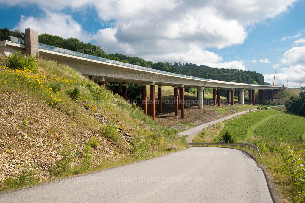 Neue Autobahnbrücke zwischen Autobahn Anschlussstelle 46 Bestwig Richtung Grimmlinghausen und Nuttlar | Neue Autobahnbrücke zwischen Autobahn Anschlussstelle 46 Bestwig Richtung Grimmlinghausen und Nuttlar