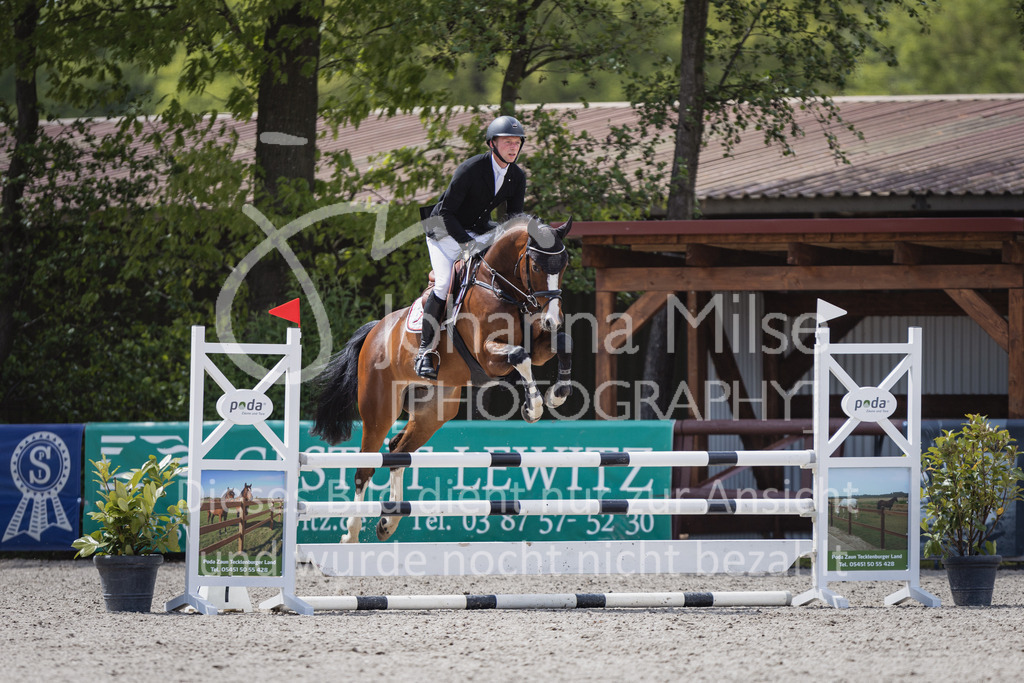 230516_Mühlen_03SprPf-A-362 | Deine schönsten Turniermomente als professionelle Fotos! Entdecke hochwertige Pferdesport-Fotografie im Online-Shop. Jetzt Fotos finden & bestellen!