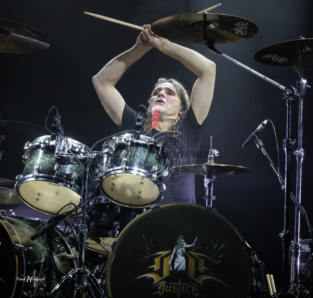 Justice Geiselwind 21.03.2026 | Frank Herberich Fotografie, Frank Herberich, Fotografie, Hochzeit, Portrait, St. Peter Ording, Ording, Westerhever, Nordsee, Frank Fotografie, Hardheim,  Odenwald,Walldürn, Band,Eventfotografie - Realisiert mit Pictrs.com